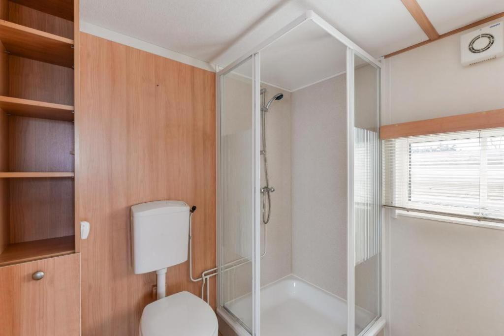 Chalet For 2 At The Beach ซานด์โวร์ต ภายนอก รูปภาพ