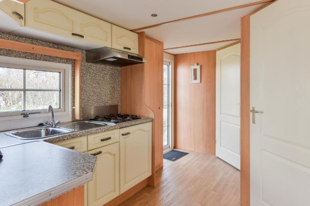 Chalet For 2 At The Beach ซานด์โวร์ต ภายนอก รูปภาพ
